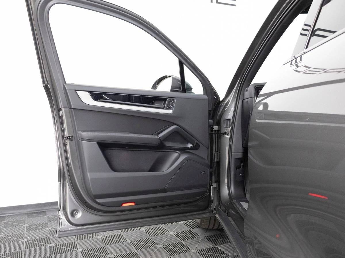 2025 Porsche Cayenne Base