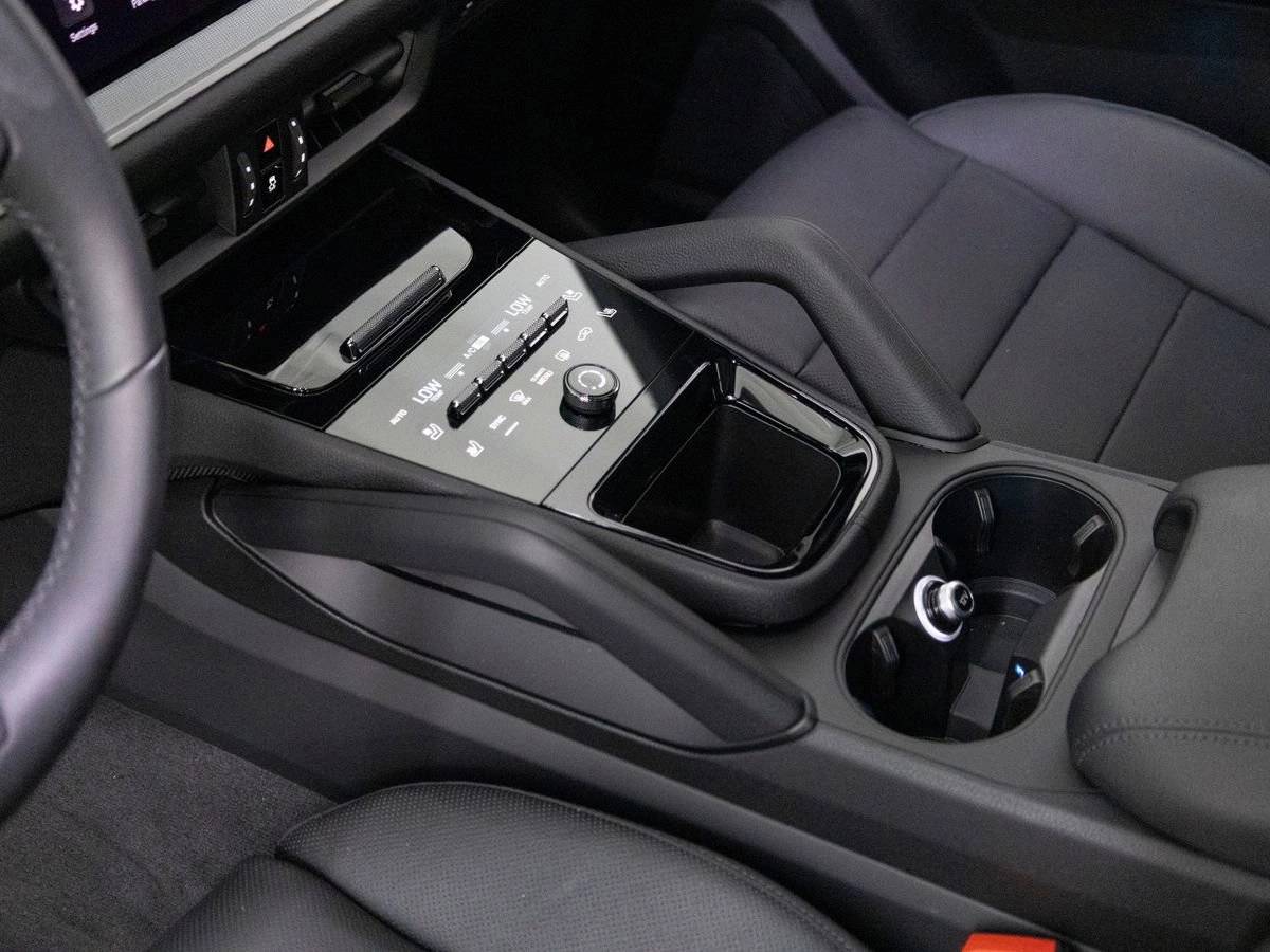 2025 Porsche Cayenne Base
