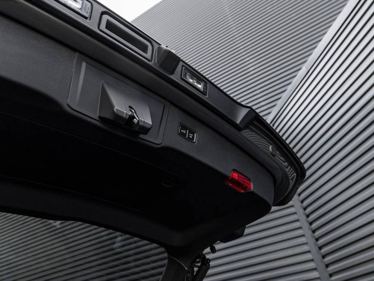 2025 Porsche Cayenne Base