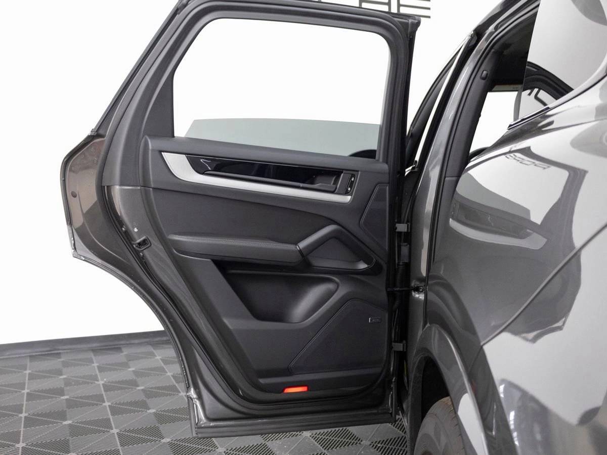 2025 Porsche Cayenne Base