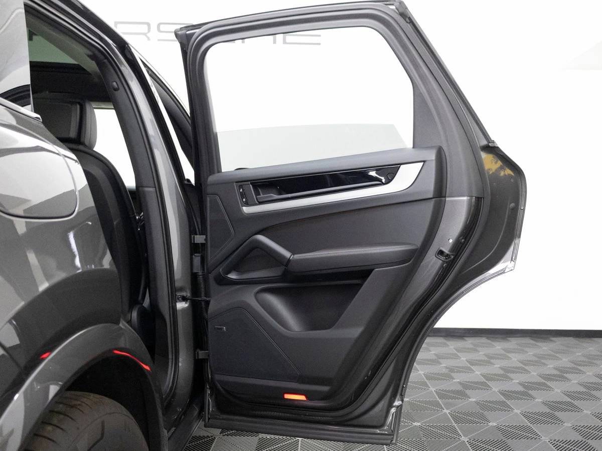 2025 Porsche Cayenne Base