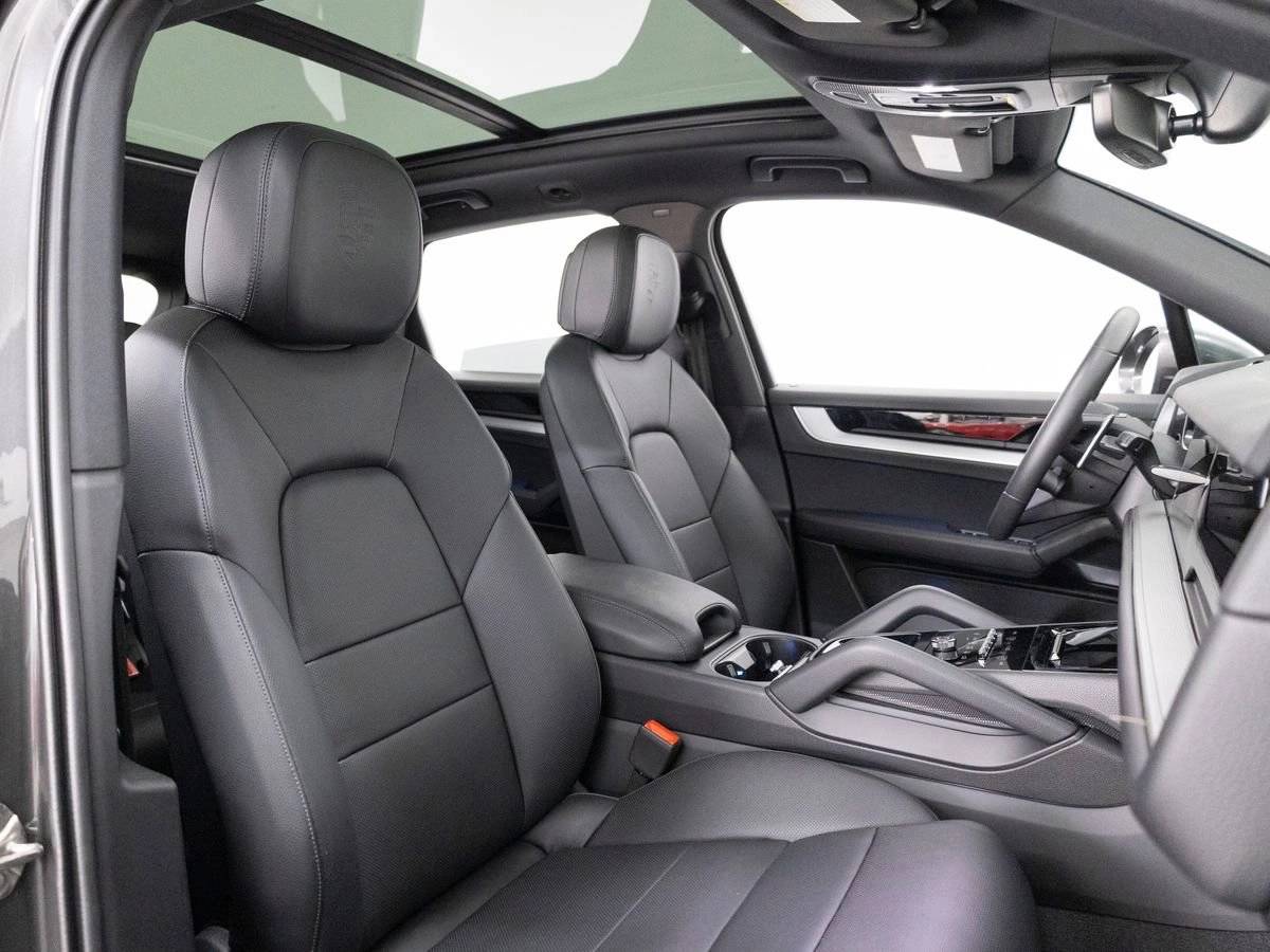 2025 Porsche Cayenne Base