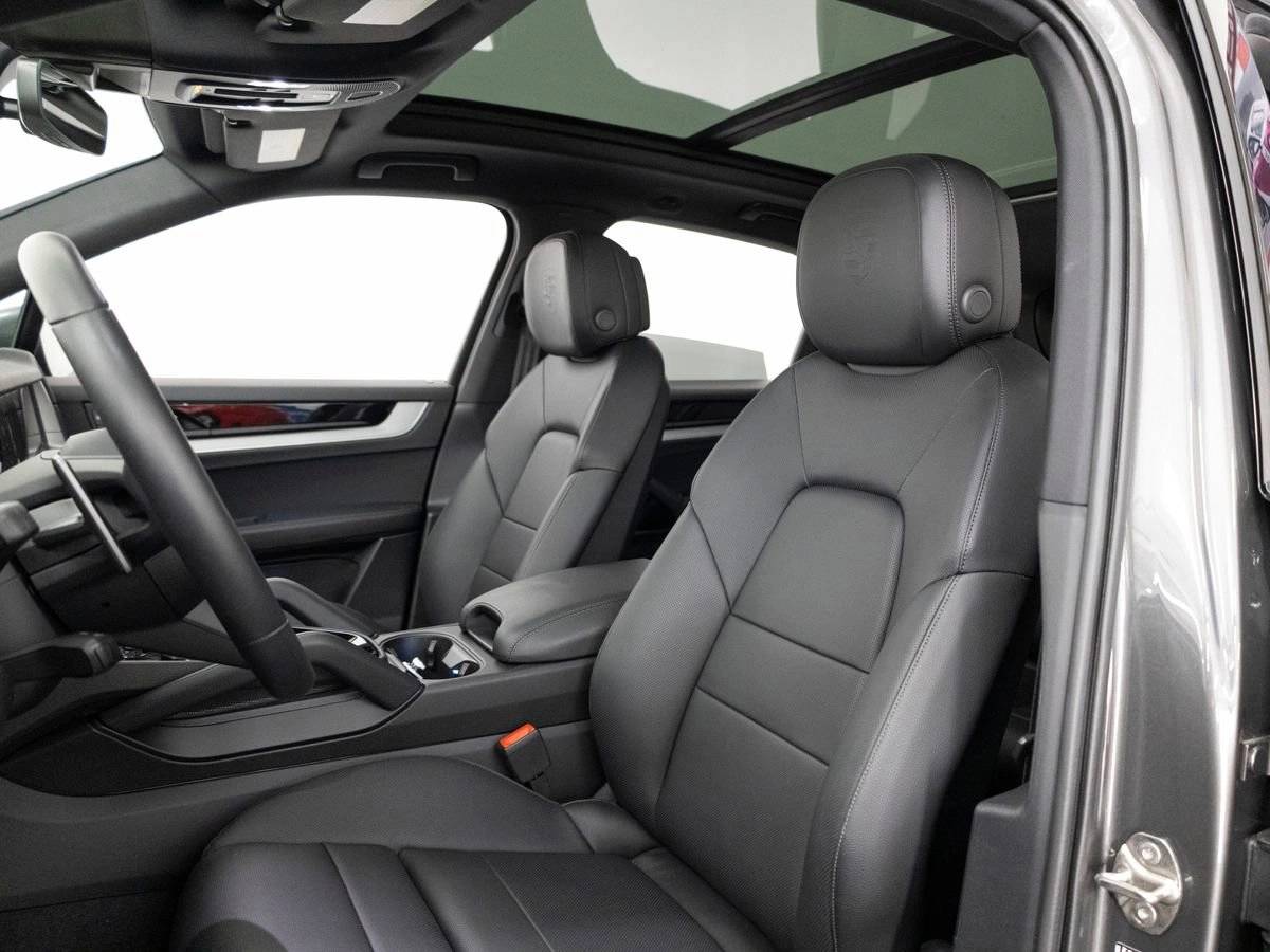 2025 Porsche Cayenne Base