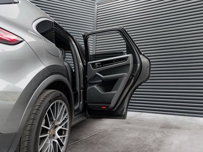 2023 Porsche Cayenne Base