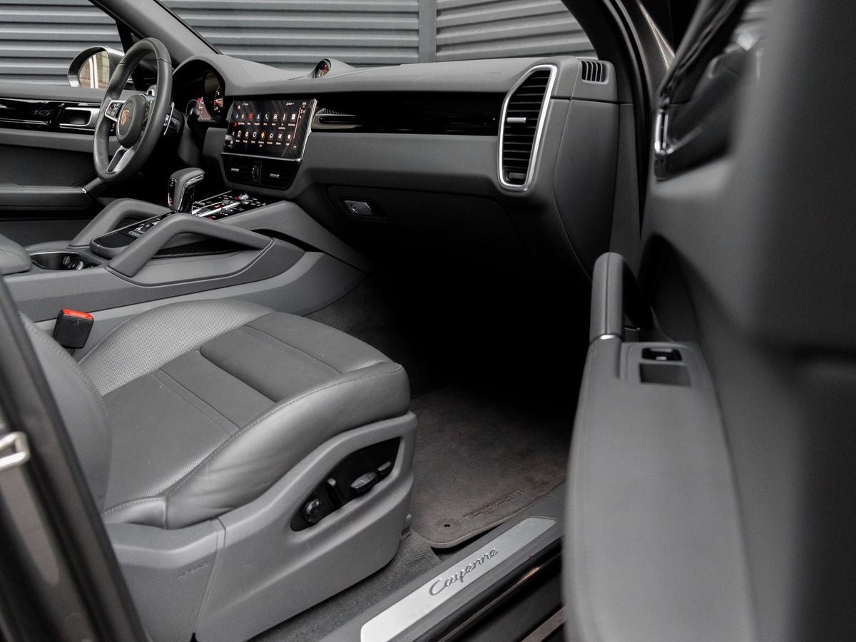 2023 Porsche Cayenne Base