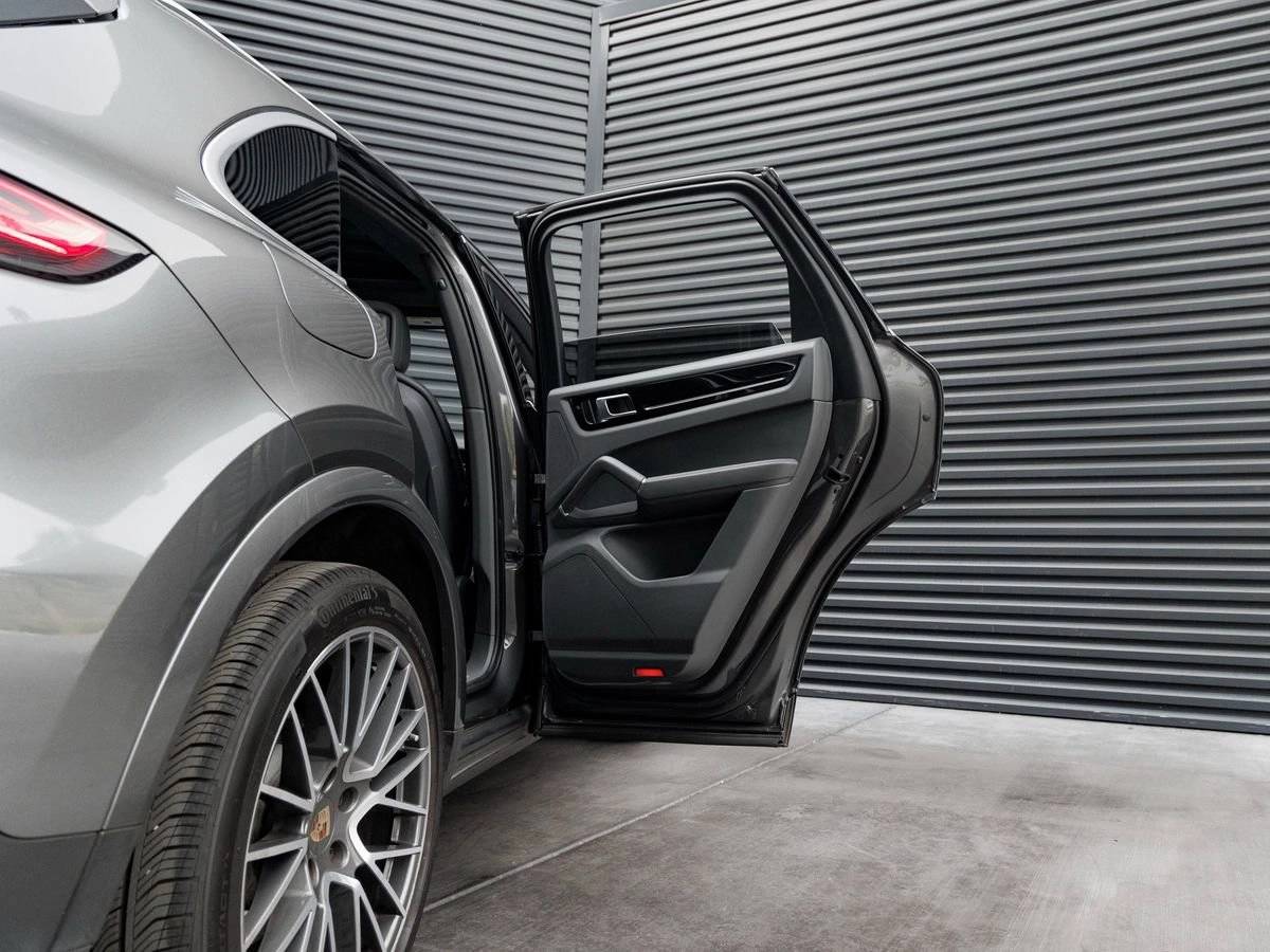 2023 Porsche Cayenne Base