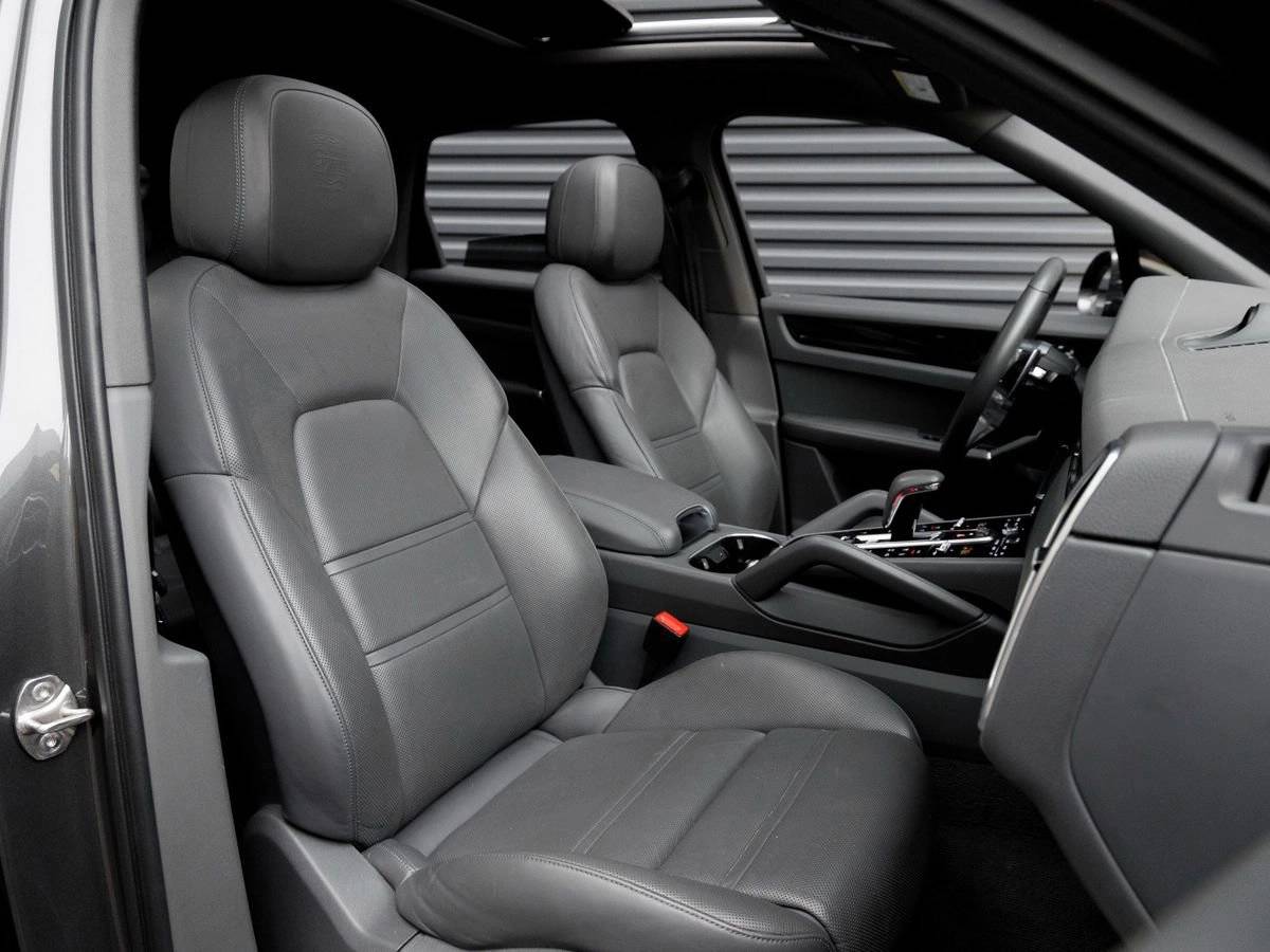 2023 Porsche Cayenne Base
