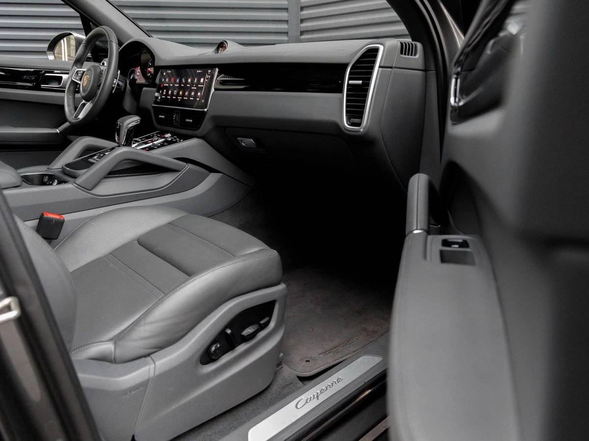 2023 Porsche Cayenne Base