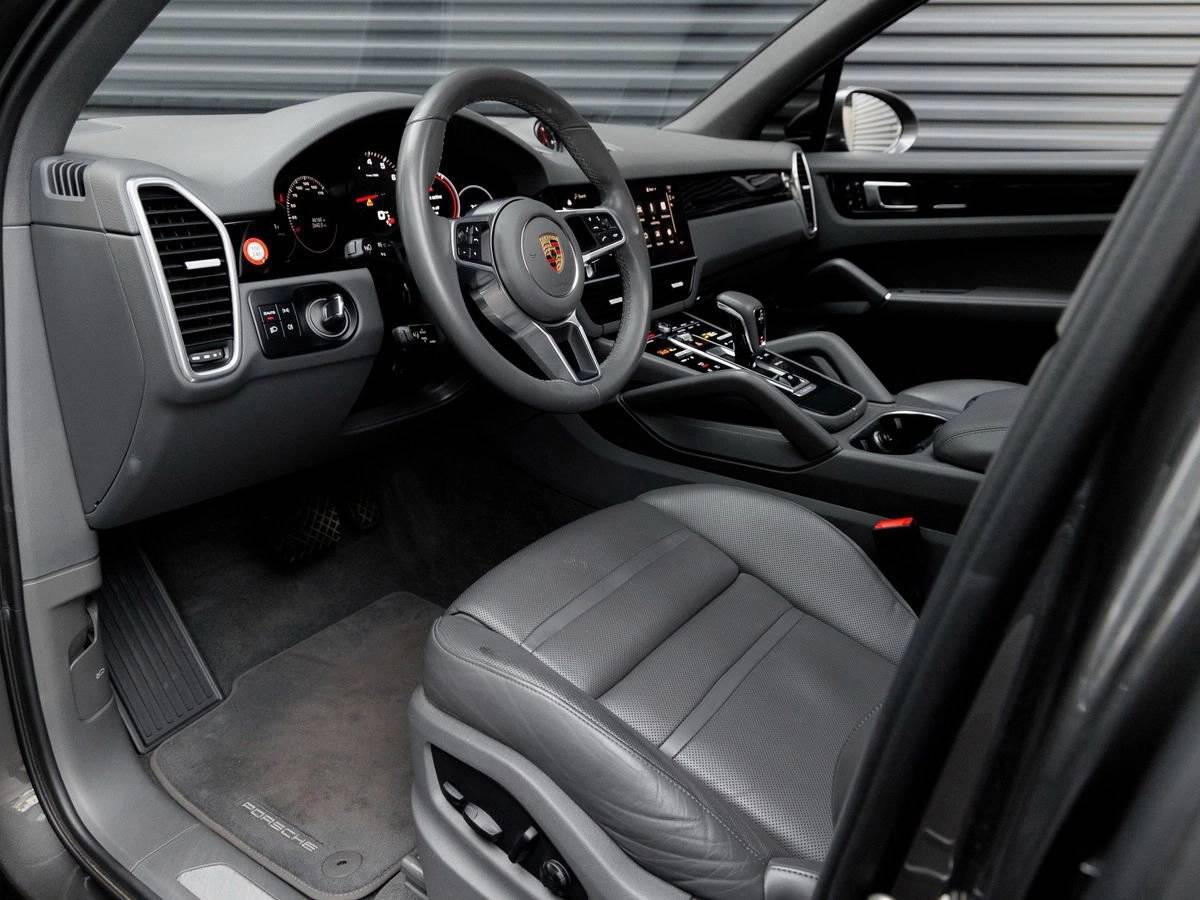 2023 Porsche Cayenne Base