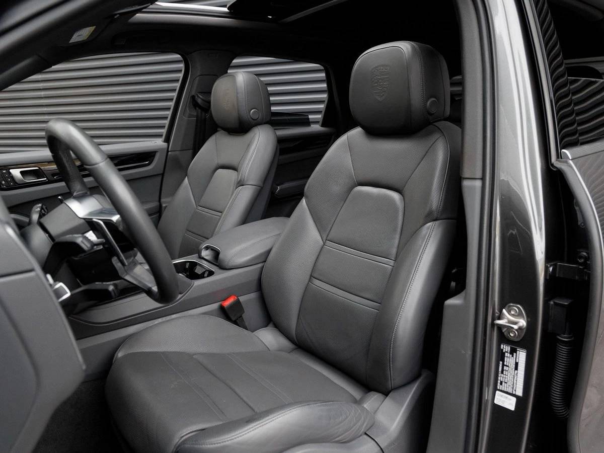 2023 Porsche Cayenne Base