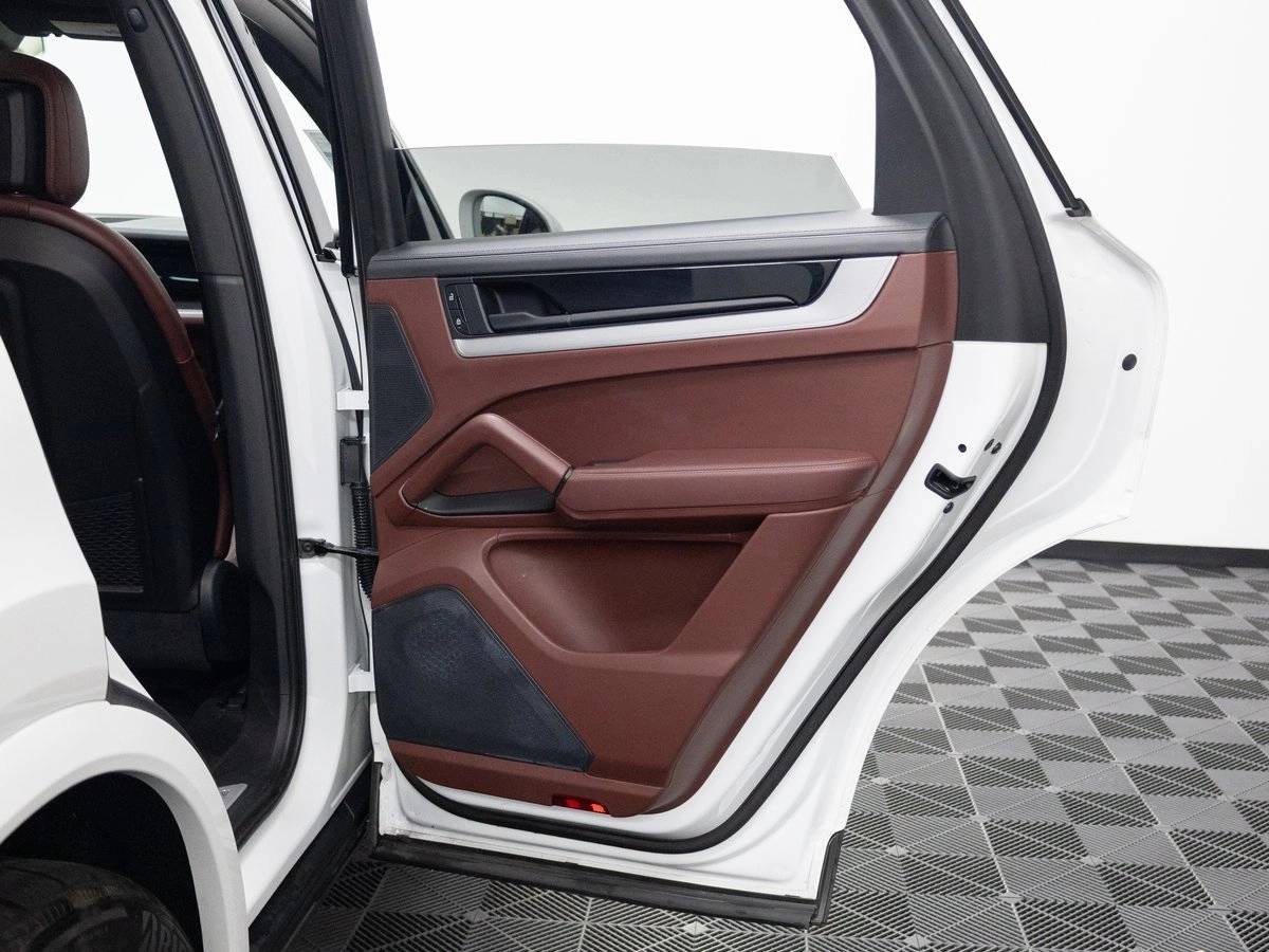 2024 Porsche Cayenne Base