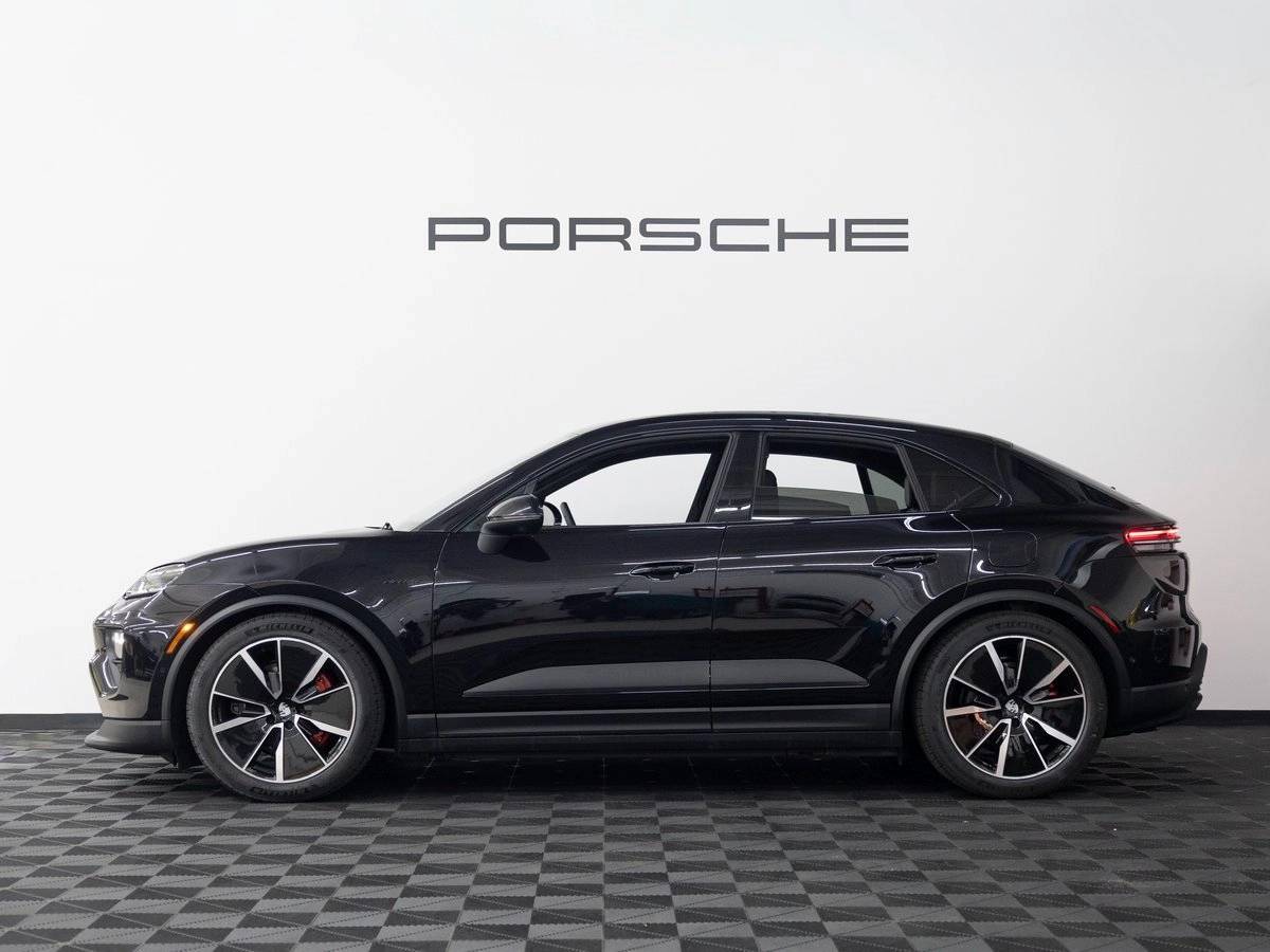 2026 Porsche Macan 4
