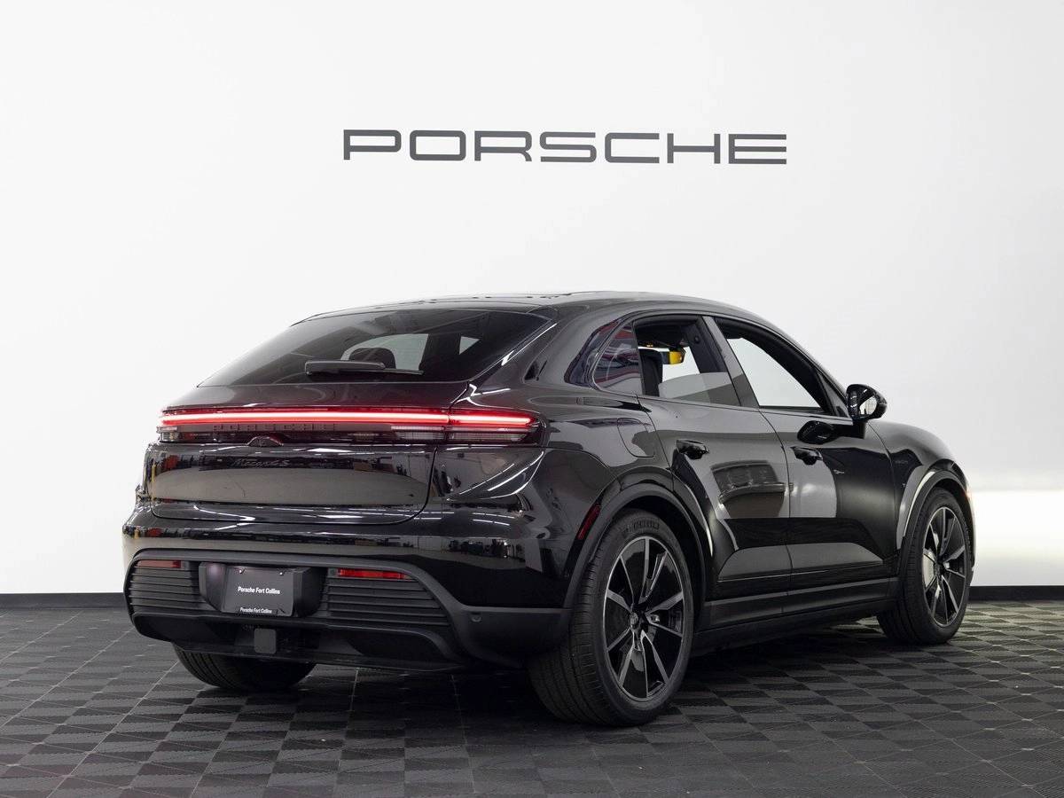 2026 Porsche Macan 4