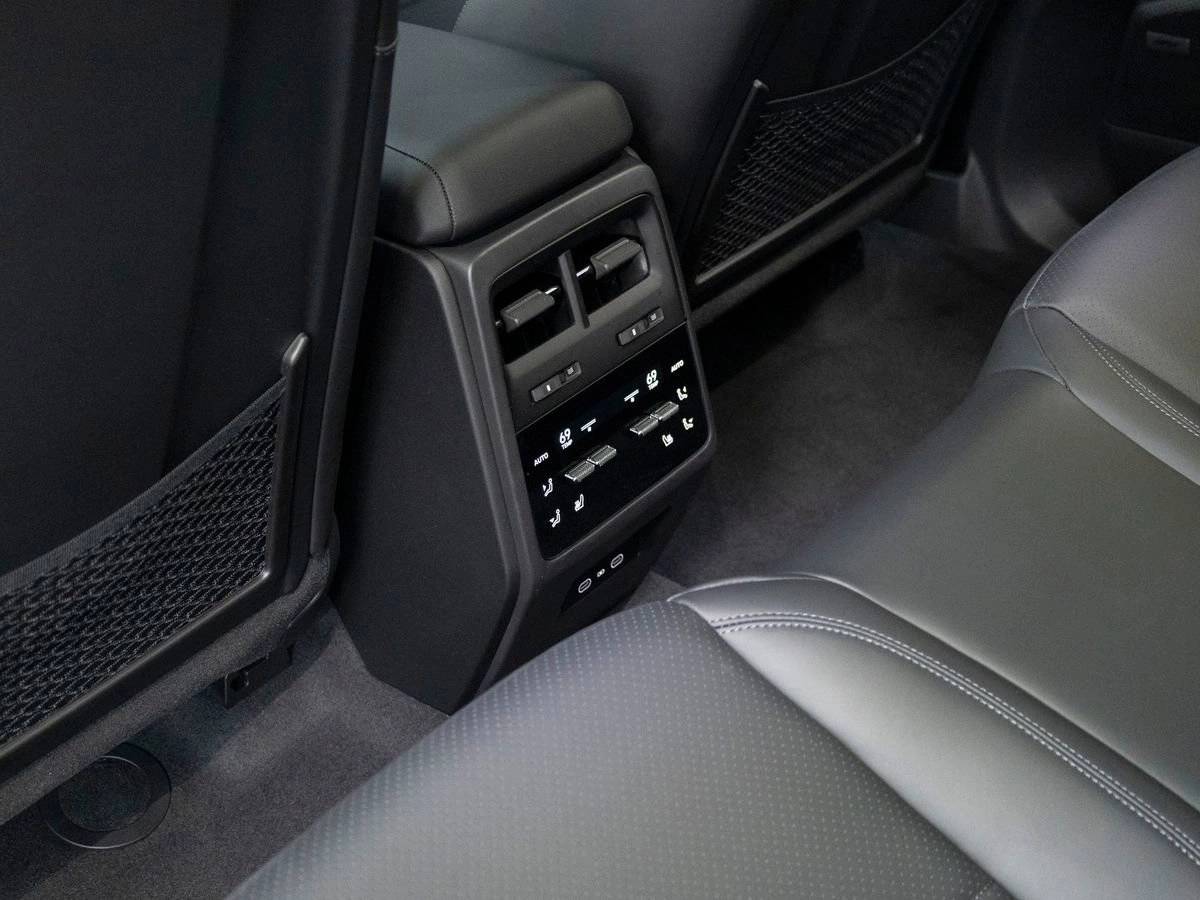 2026 Porsche Macan 4 Electric