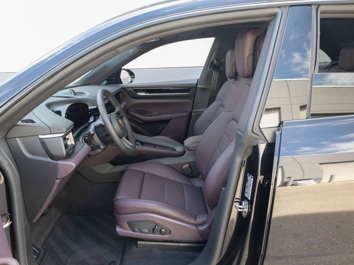 2025 Porsche Macan 4