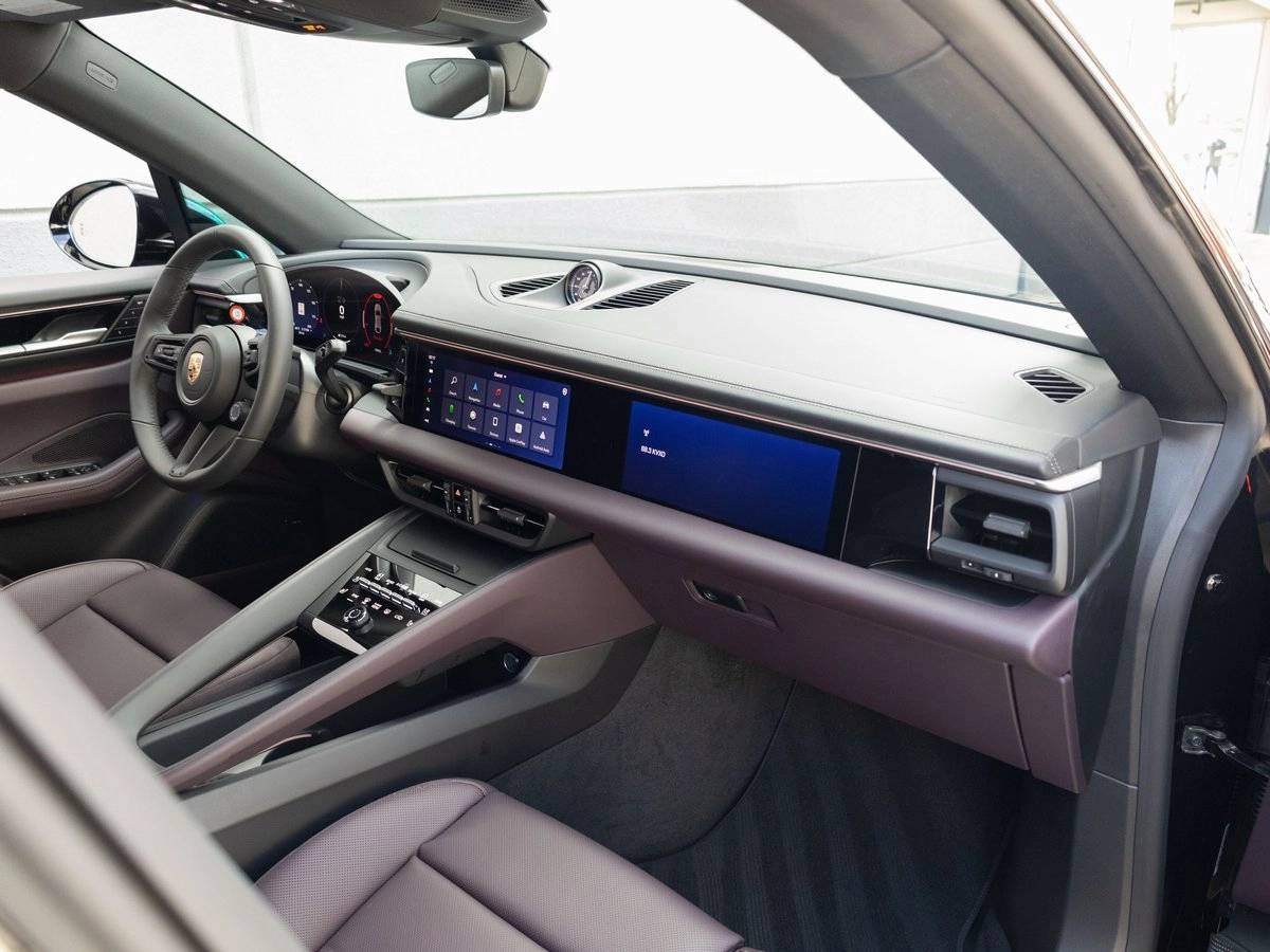 2025 Porsche Macan 4