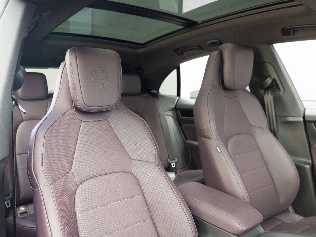 2025 Porsche Macan 4