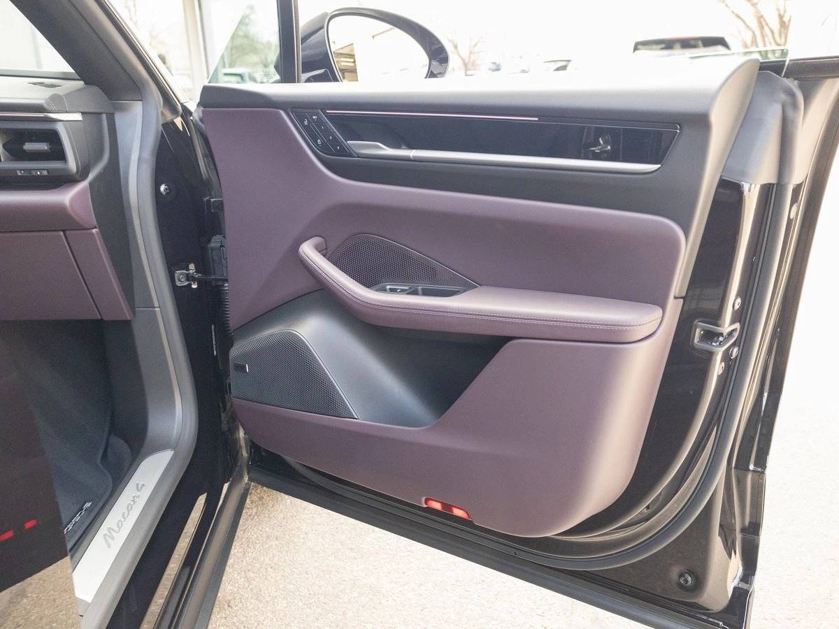 2025 Porsche Macan 4