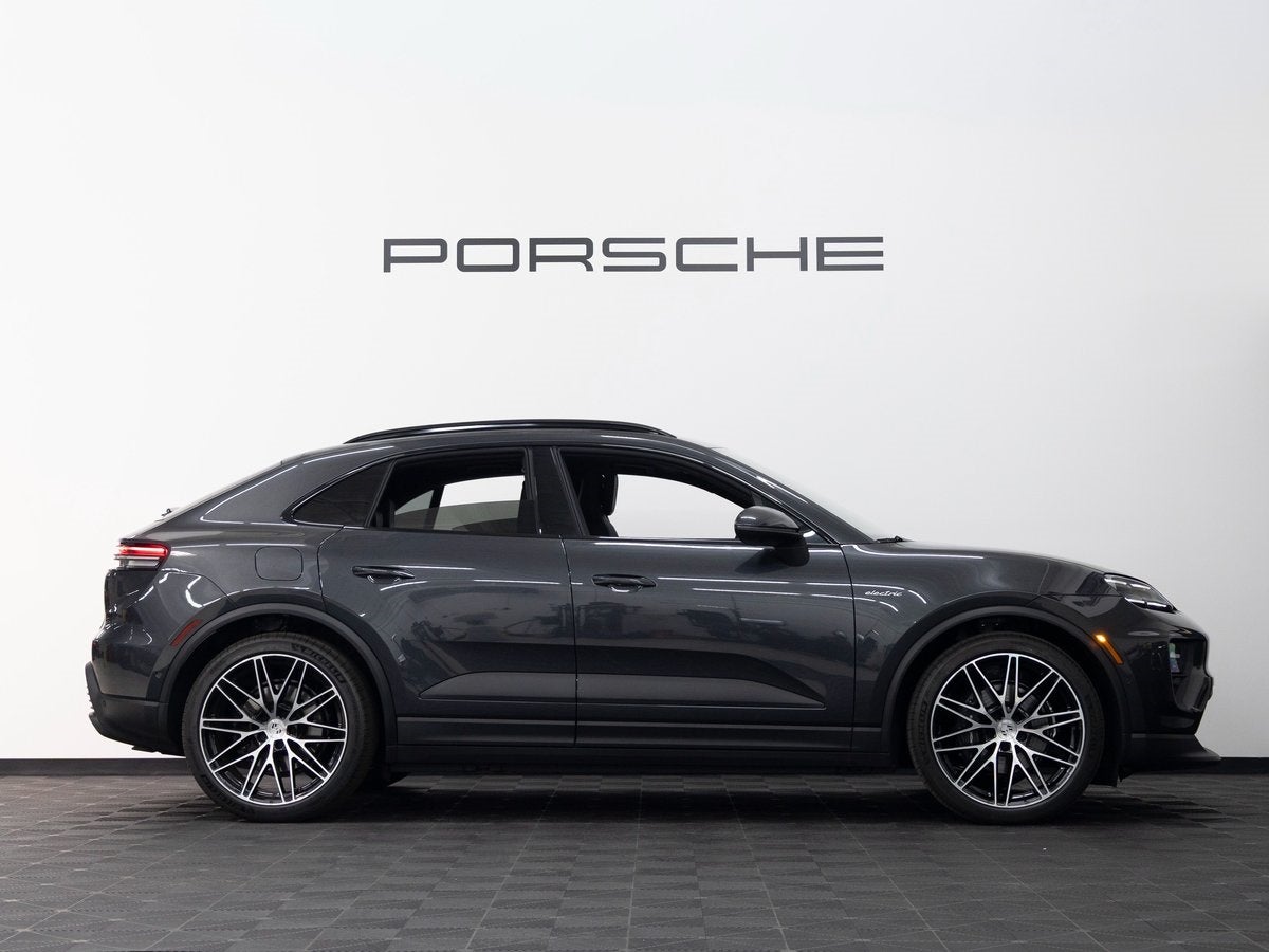 2026 Porsche Macan 4