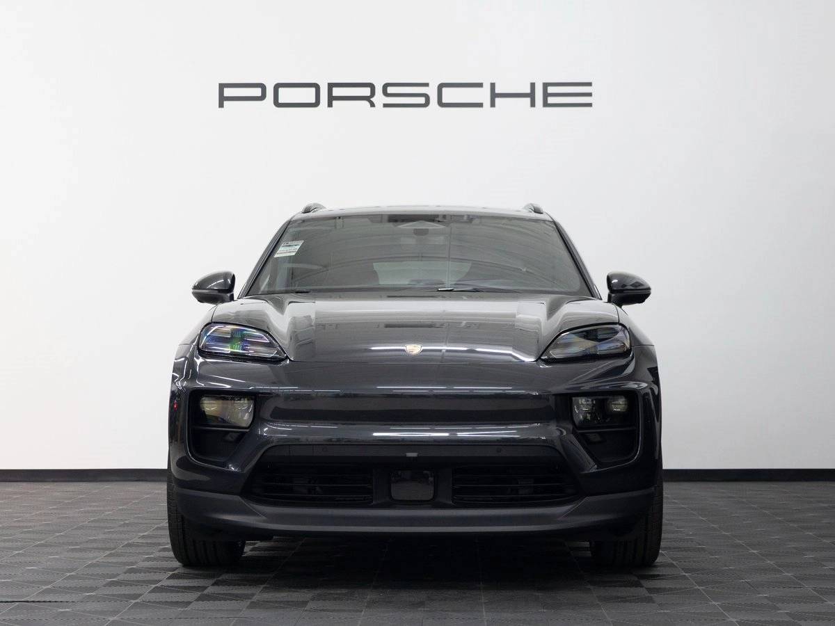 2026 Porsche Macan 4