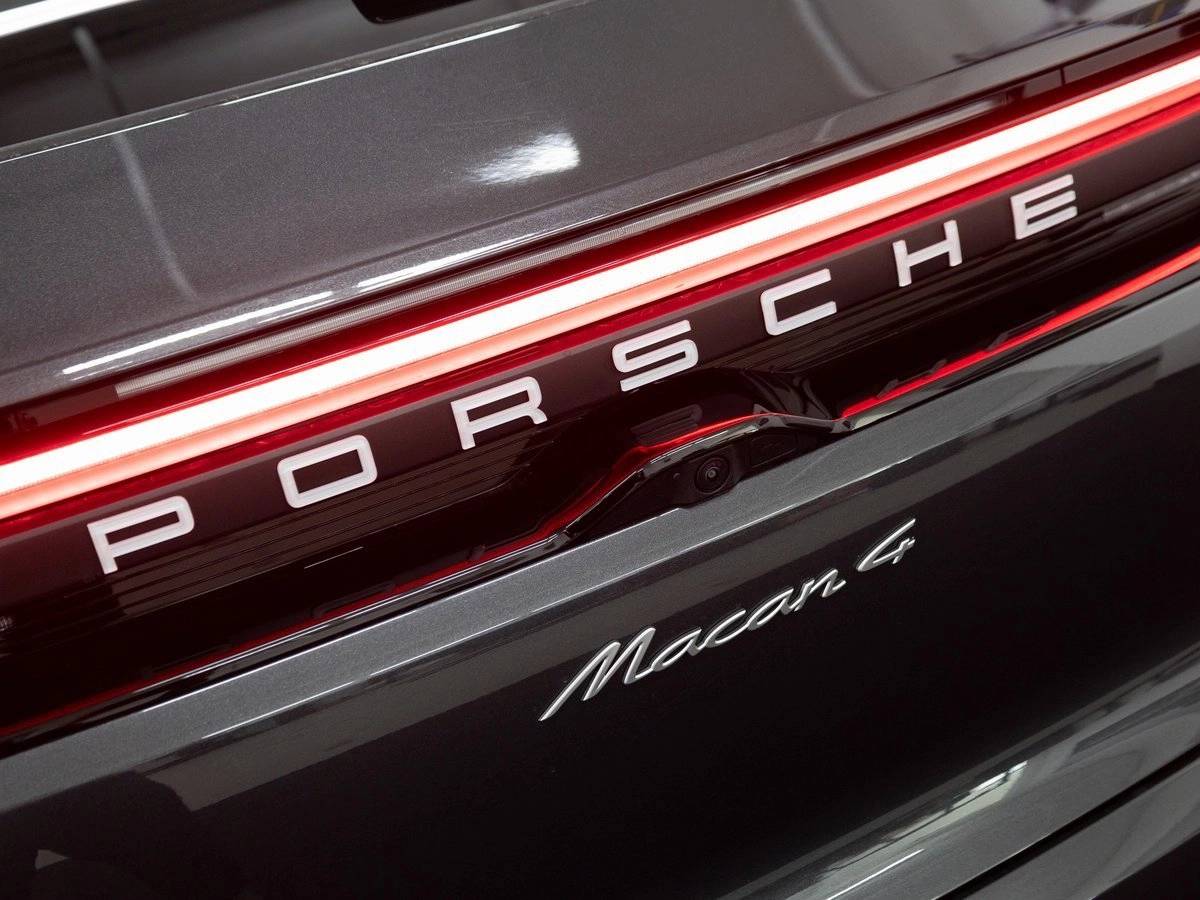 2026 Porsche Macan 4
