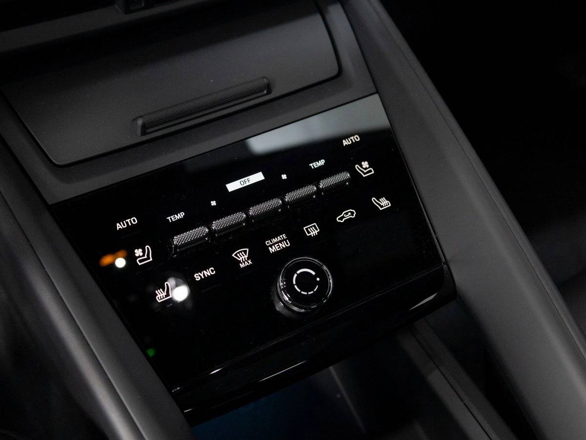 2026 Porsche Macan 4