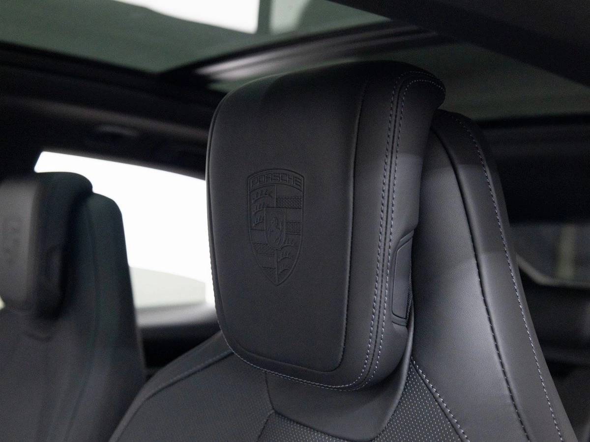 2026 Porsche Macan 4