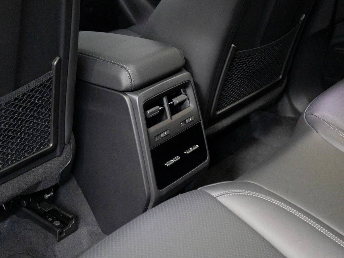 2026 Porsche Macan 4