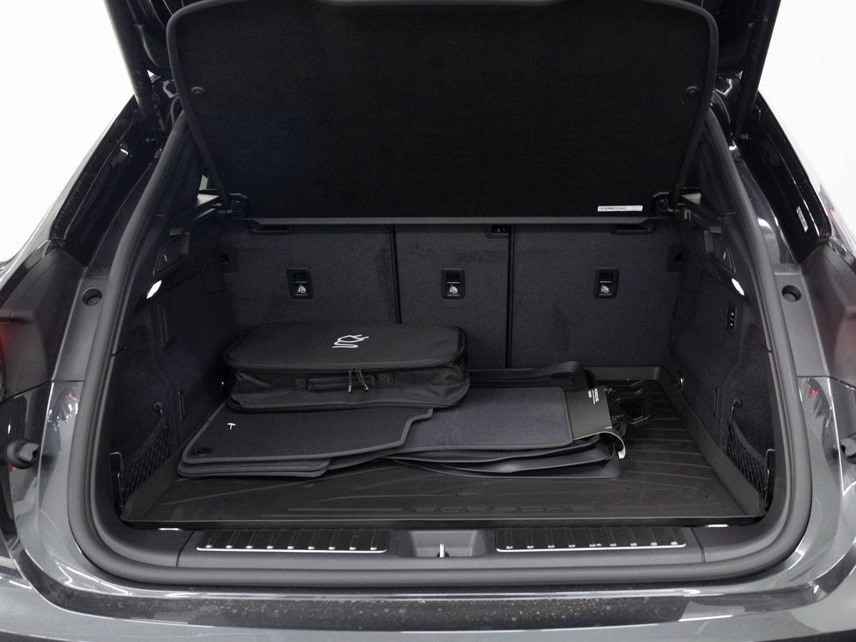 2026 Porsche Macan 4