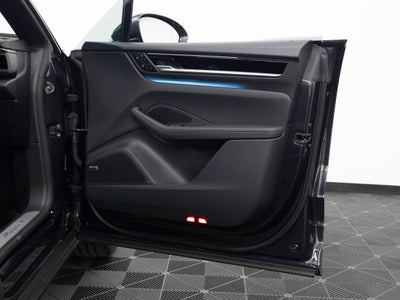 2026 Porsche Macan 4