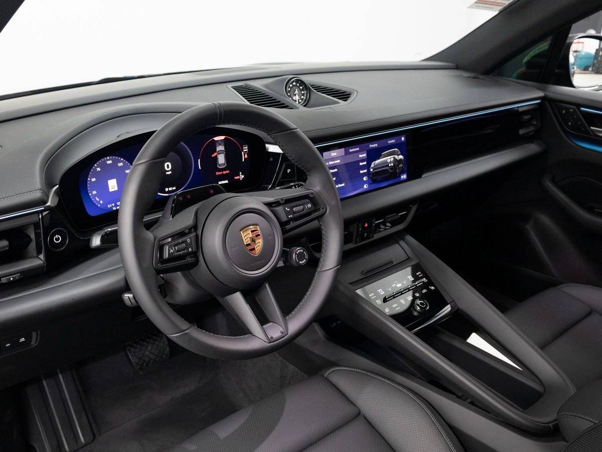 2026 Porsche Macan 4