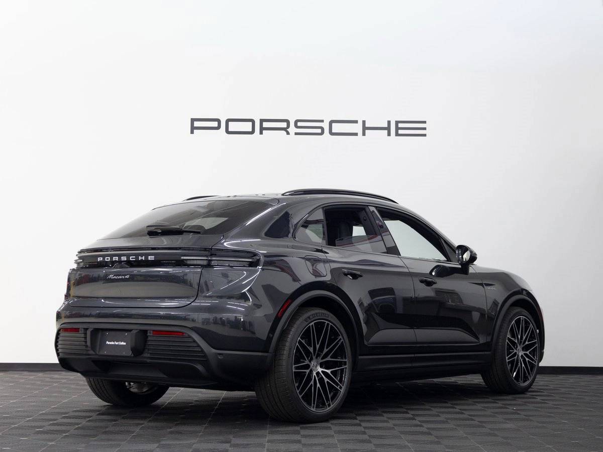 2026 Porsche Macan 4