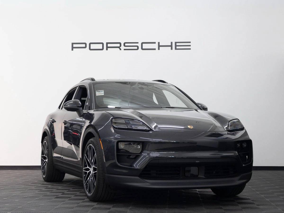 2026 Porsche Macan 4