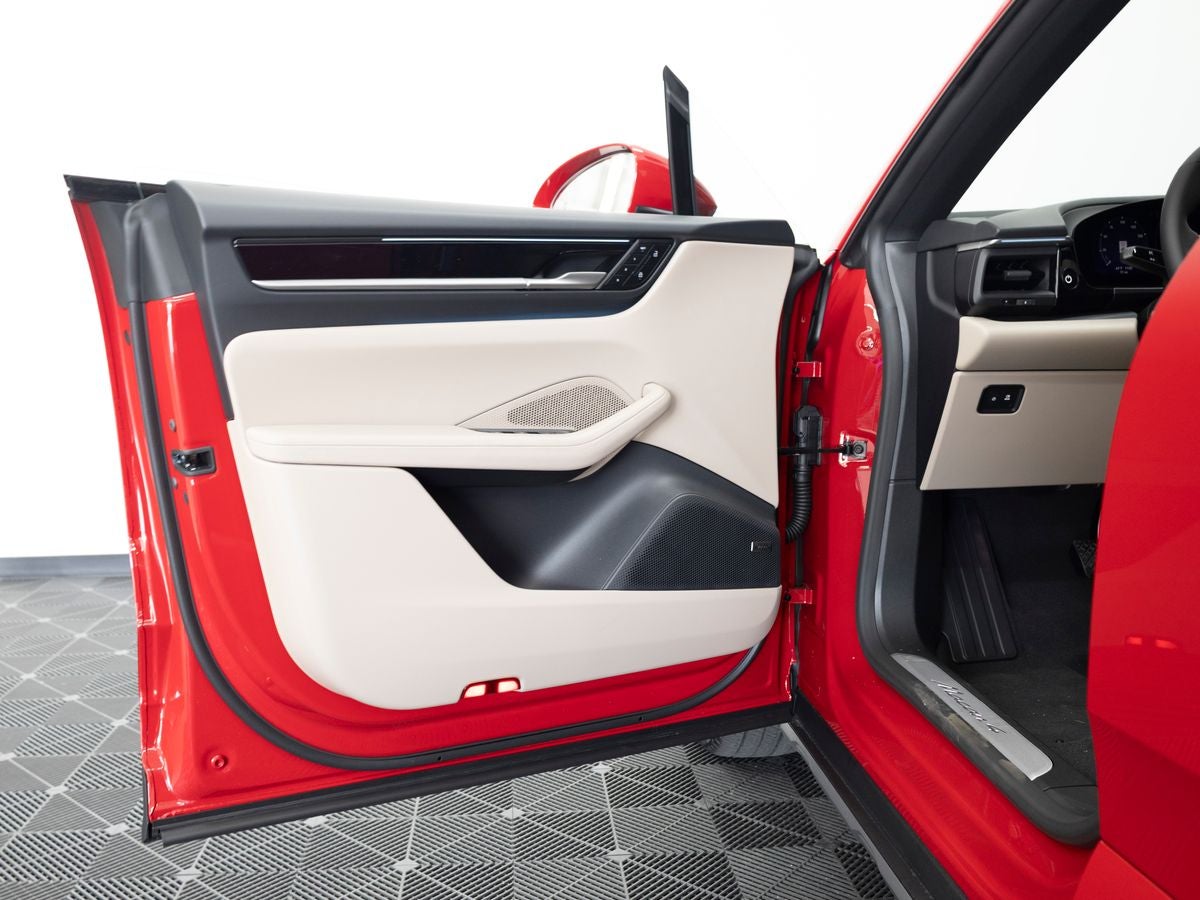 2026 Porsche Macan 4