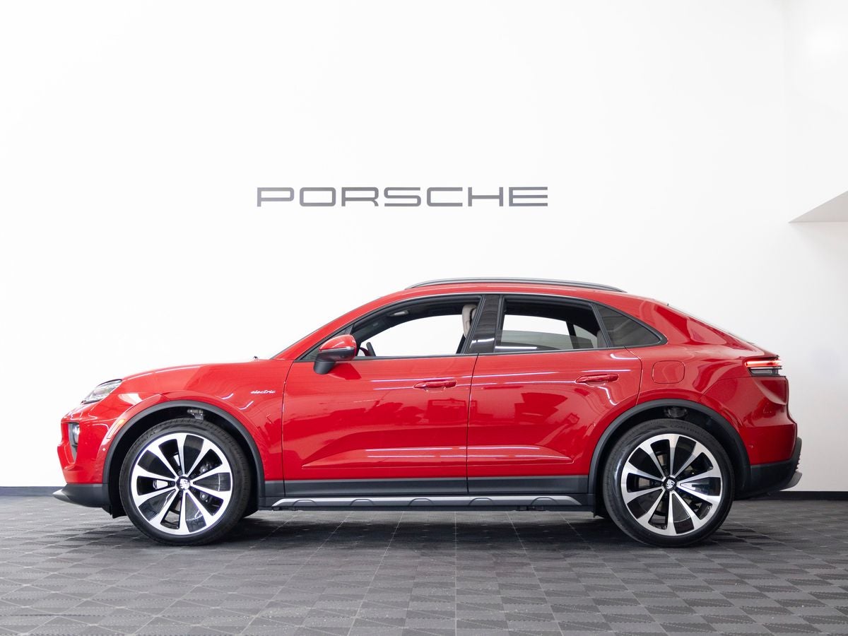 2026 Porsche Macan 4