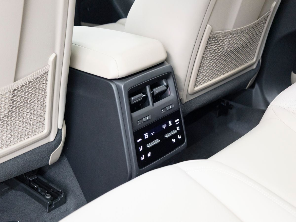 2026 Porsche Macan 4