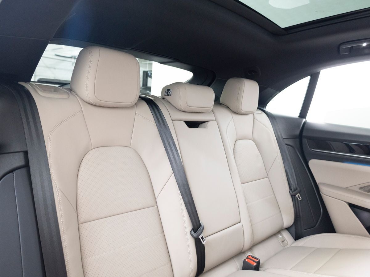 2026 Porsche Macan 4