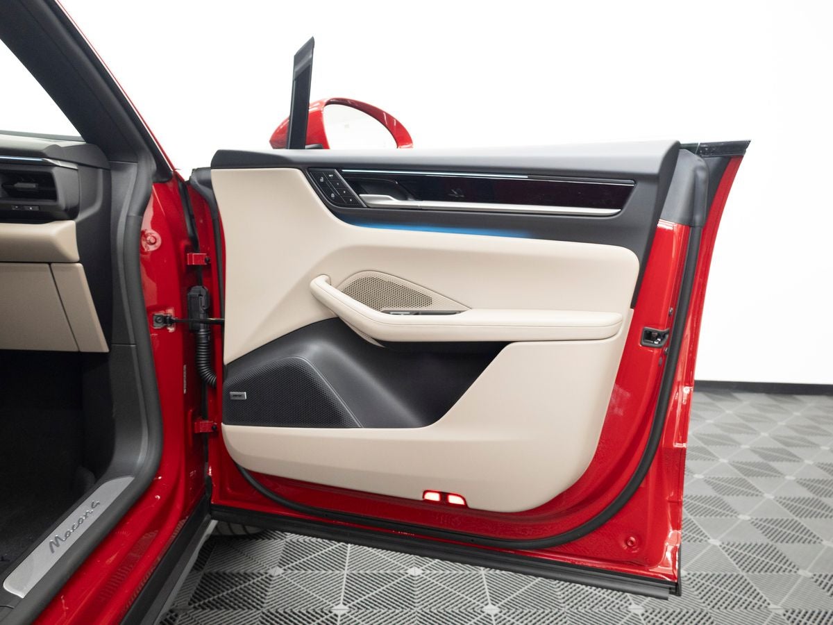 2026 Porsche Macan 4