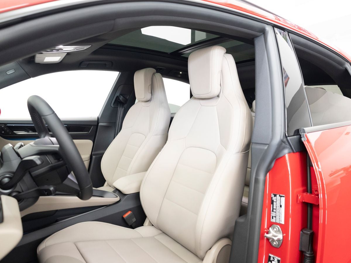 2026 Porsche Macan 4