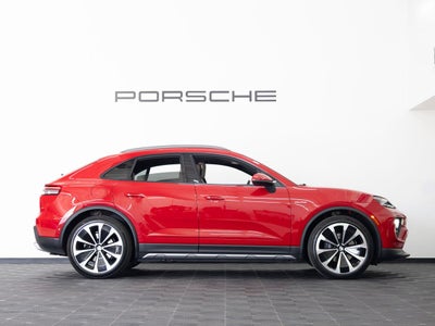 2026 Porsche Macan 4