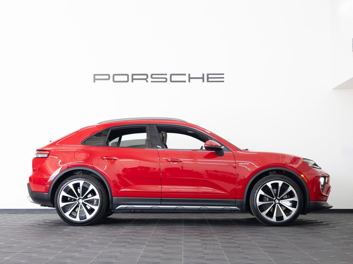 2026 Porsche Macan 4