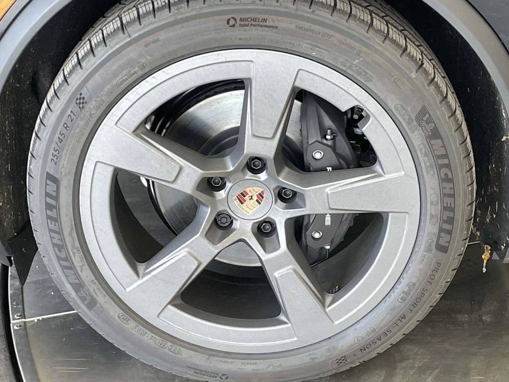 2025 Porsche Macan 4