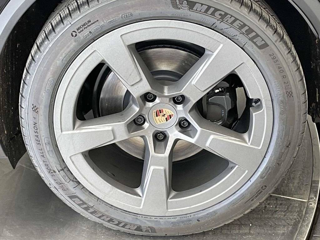 2025 Porsche Macan 4