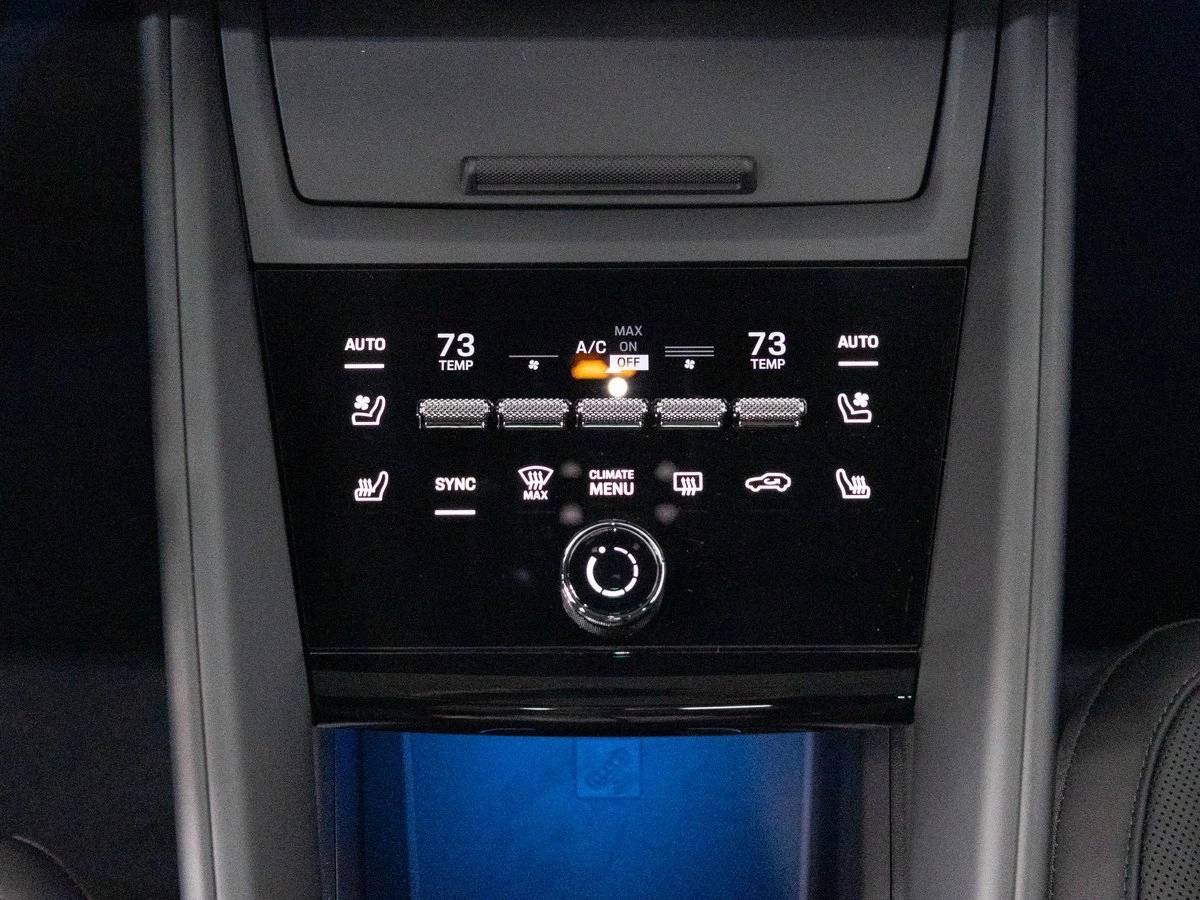 2025 Porsche Macan 4