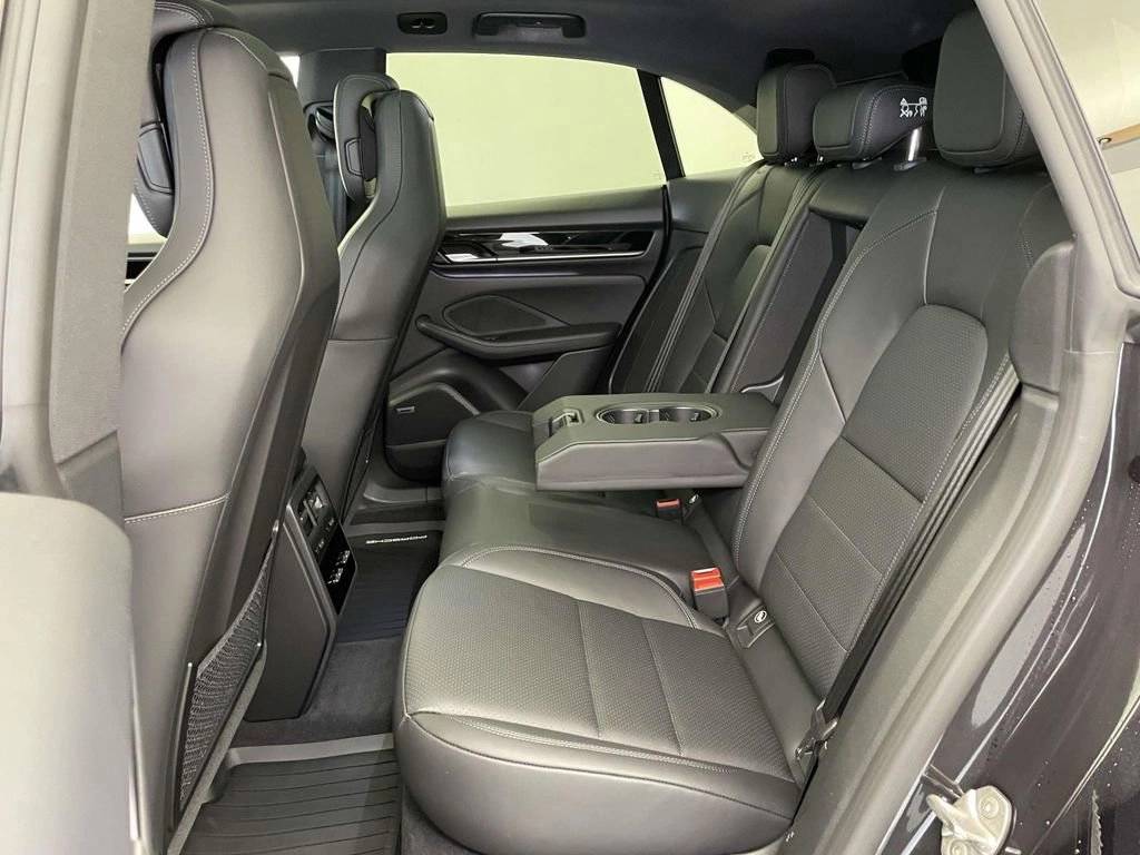 2025 Porsche Macan 4