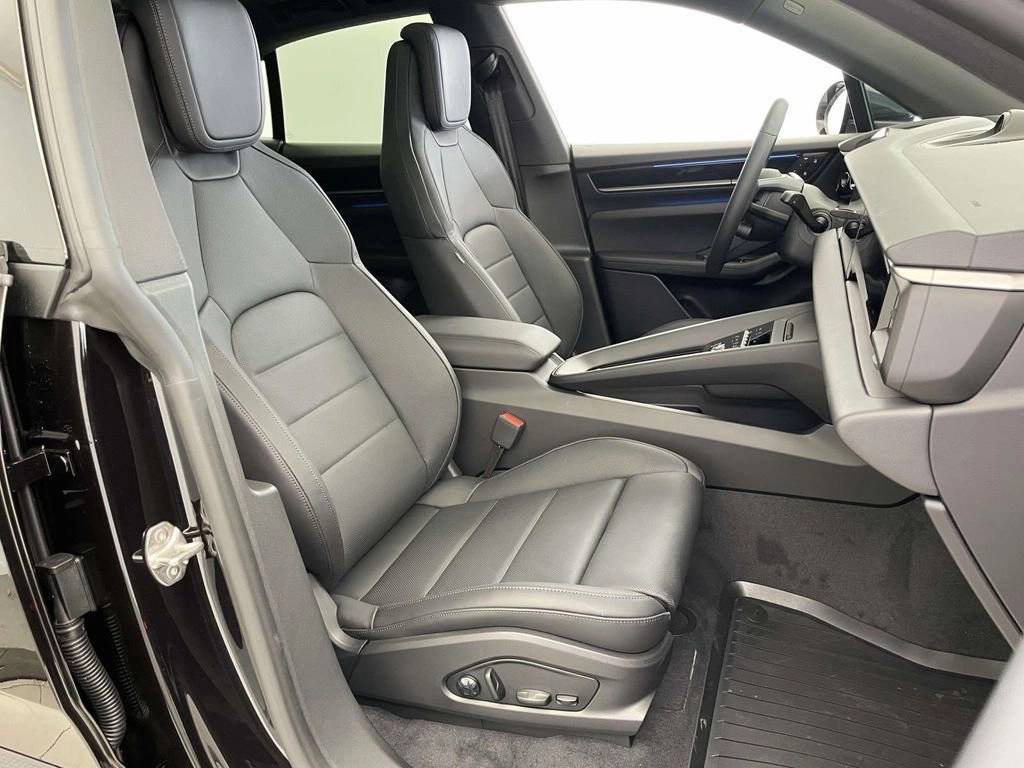 2025 Porsche Macan 4