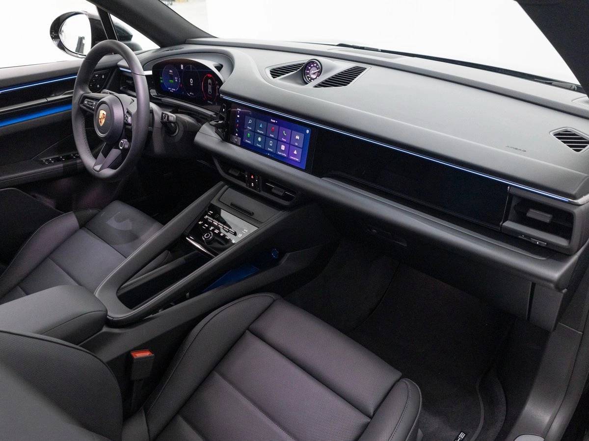 2025 Porsche Macan 4