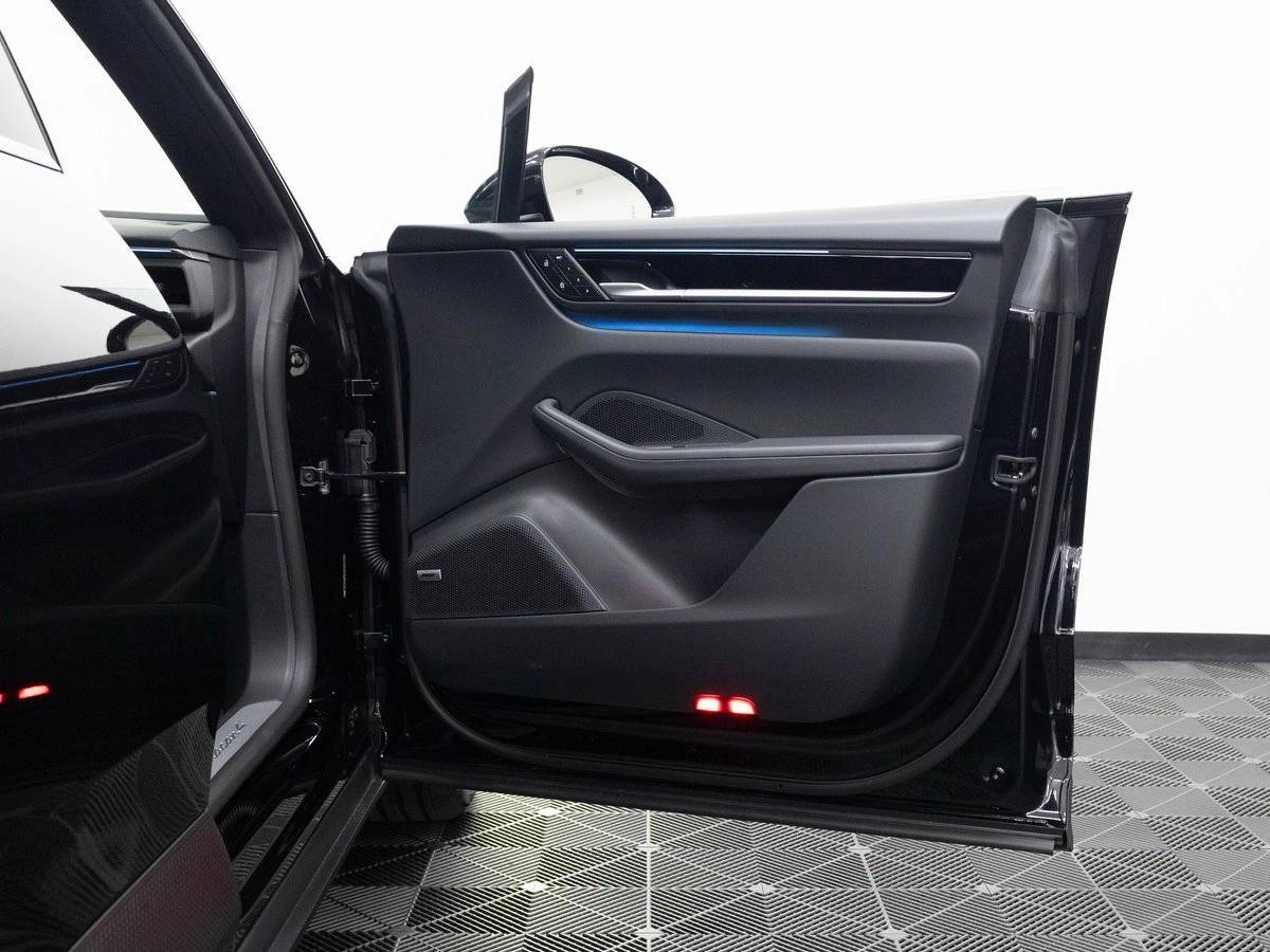 2025 Porsche Macan 4