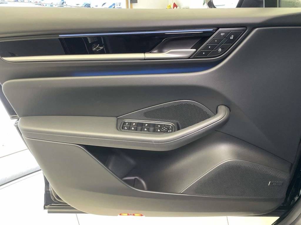 2025 Porsche Macan 4