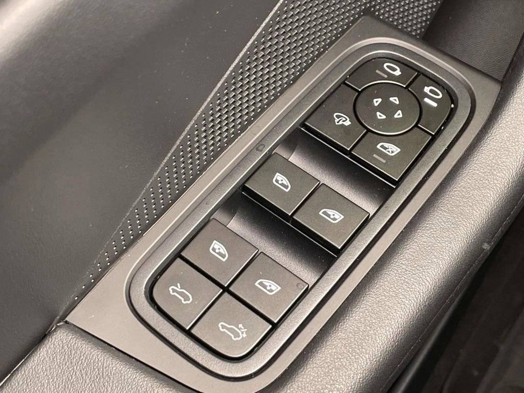 2025 Porsche Macan 4